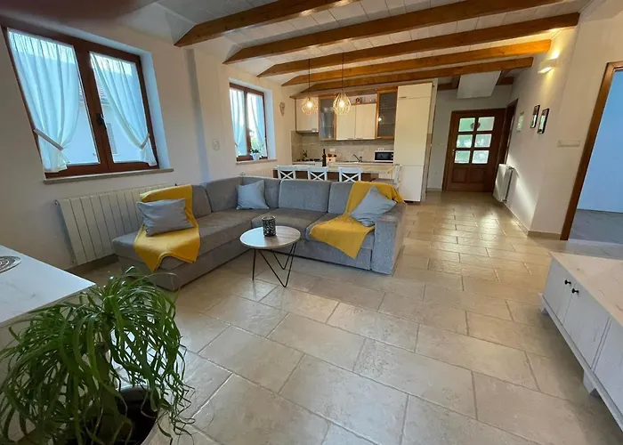 아파트 Stenice 파진